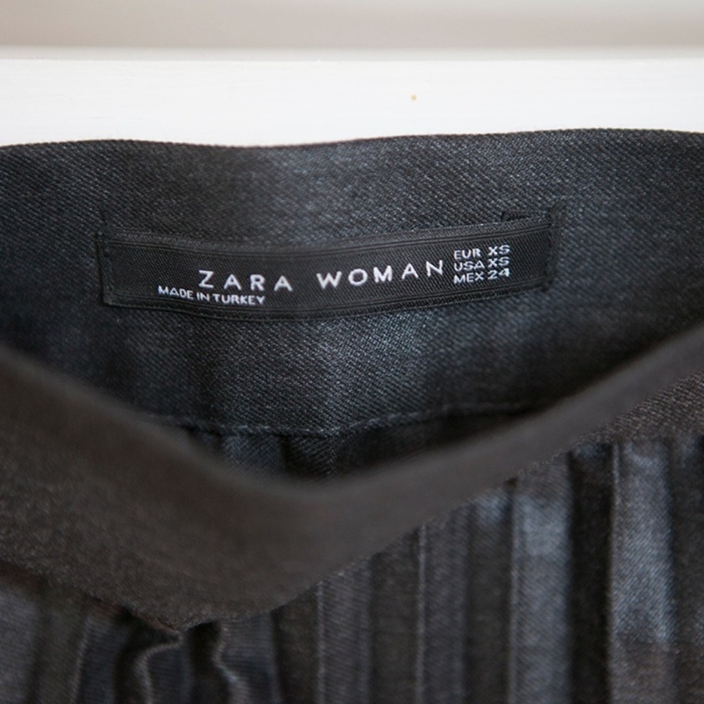 Zara pleated silver/dark grey skirt, size XS